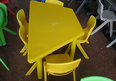 幼兒園桌椅 梯形桌子(zi)